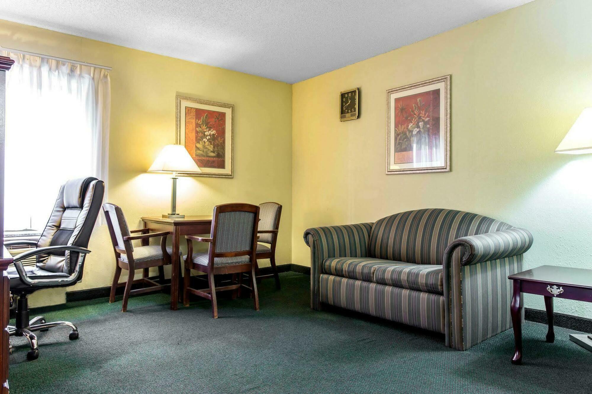 קורנליוס Lake Norman Inn And Suites מראה חיצוני תמונה